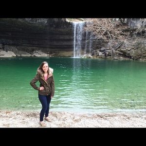 Meet your Posher, Laura